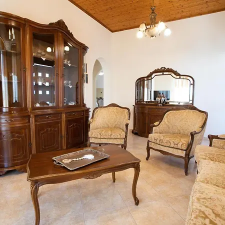 Elaianthos 1 *
